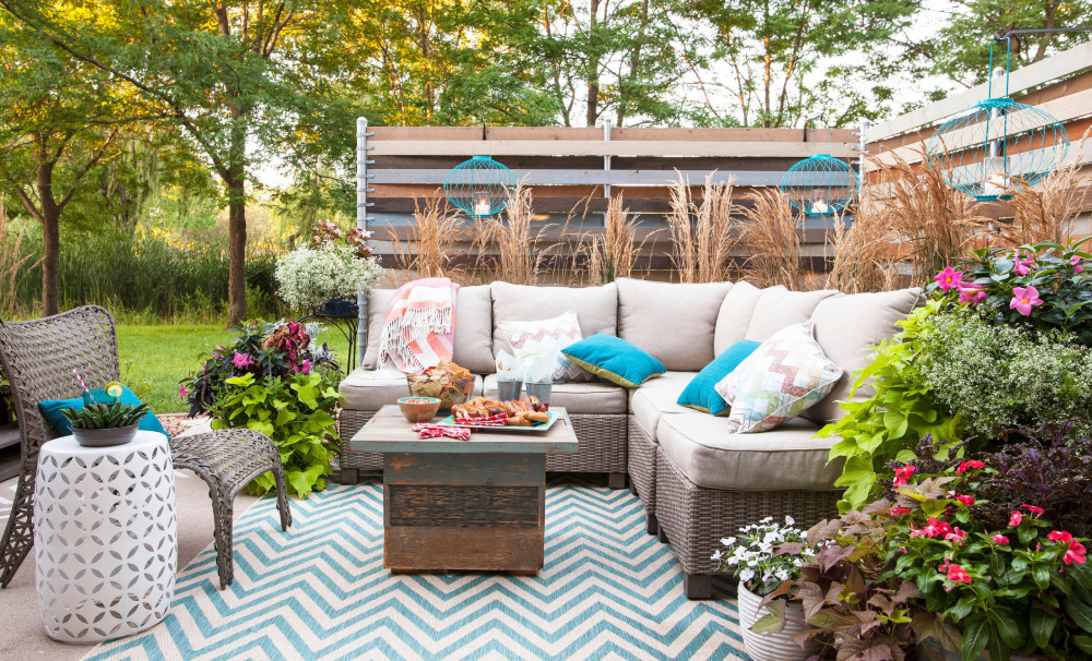 1-34-1 Rustic Charm Outdoors: Shabby Chic Patio Ideas